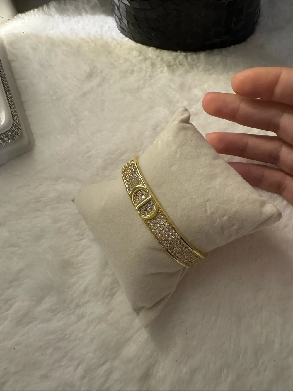 N/A elegant gold